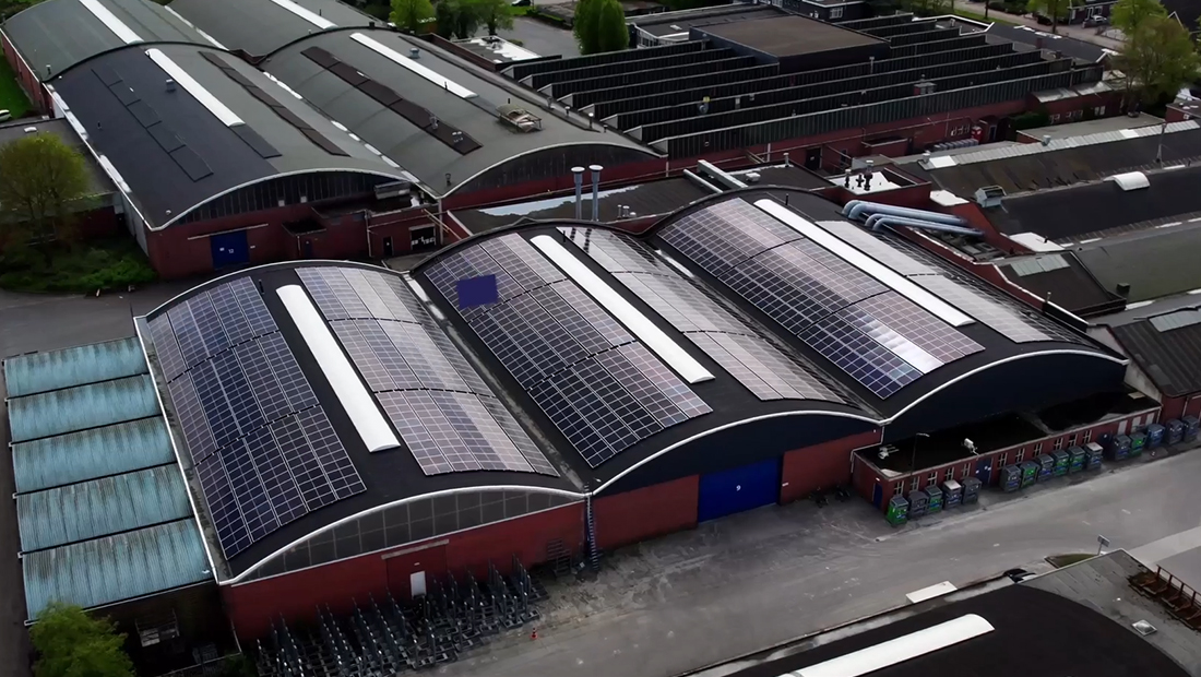 970 zonnepanelen geïnstalleerd op fabriekshal Mark Climate Technology